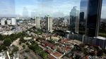 Pemukiman Padat Dihimpit Pencakar Langit