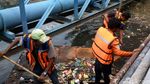 Melihat Pasukan Oranye Membersihkan Sungai