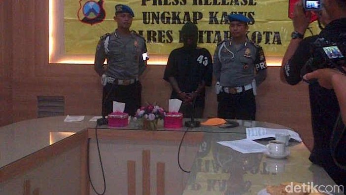 Pawang Ular Nekad jadi Perampok karena Order Sepi