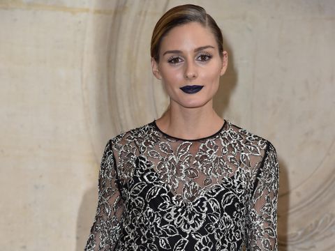 Datang ke Paris Fashion Week, Olivia Palermo Pakai Lipstik Ungu & Biru