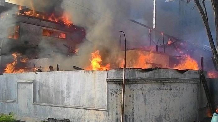 Rumah di Penjaringan Terbakar, 10 Mobil Damkar Merapat