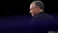 Kaine yang merupakan pasangan capres Demokrat Hillary Clinton dalam pencapresan ini, menyebut dirinya sebagai politikus yang sangat berpengalaman, baik dalam level lokal, negara bagian maupun nasional. Kaine mengklaim dirinya akan menjadi tangan kanan yang tepat bagi Hillary, yang disebutnya bisa dipercaya dan lebih dari mampu untuk memimpin AS. REUTERS/Joe Raedle/Pool.