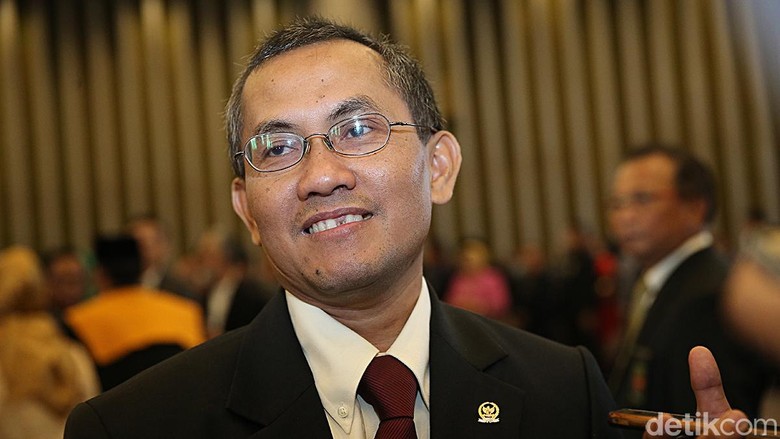 KY: Hakim di Lampung yang Indehoi Bareng 2 Wanita Harus Dipecat KY: Hakim di Lampung yang Indehoi Bareng 2 Wanita Harus Dipecat