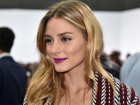 Datang ke Paris Fashion Week, Olivia Palermo Pakai Lipstik Ungu & Biru