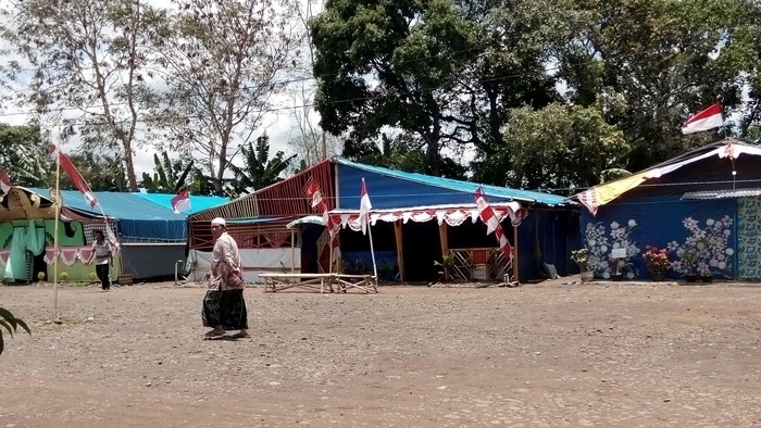 Pengikut Dimas Kanjeng Protes Rencana Penutupan Padepokan