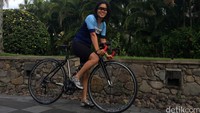 Aidy Halimanjaya, 32 tahun, pegowes wanita dari Jakarta melakukan persiapan sekaligus pengenalan medan sebelum tampil di GFNY Indonesia.