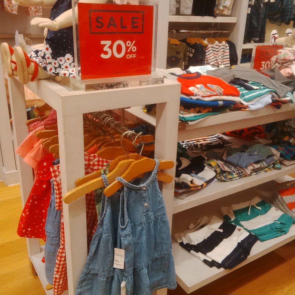 GAP Diskon Hingga 60% di Pondok Indah Mall
