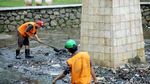 Pasukan Oranye Berjibaku Bersihkan Sampah