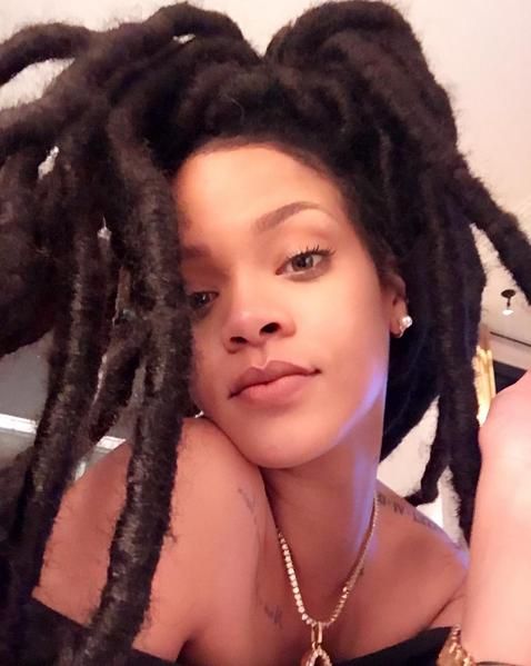 Transformasi Dramatis Rambut Rihanna, Dari Lurus Jadi Gimbal