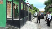 Dodi berasal dari Leces, Probolinggo. Dia pindah setelah menikahi perempuan asal Gunung Gangsir, Kecamatan Beji Pasuruan. Keberadaannya tak diketahui dan kini dicari-cari polisi terkait dugaan kasus penipuan Dimas Kanjeng.