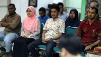 Peserta mendengarkan penjelasan yang disampaikan Akbar Tandjung.