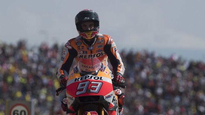 Lewat Twitter, Lorenzo Beri Selamat kepada Marquez