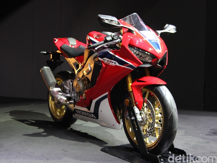 Honda Rombak 90 Persen Komponen CBR1000RR Fireblade
