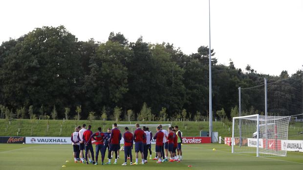 Timnas Inggris menjalani latihan di St. George's Park.