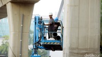 Proyek sepanjang 9,3 km dengan lebar 9 meter (m) itu terbagi dua arah, dengan ketinggian bervariasi, antara 18 - 23 m sesuai dengan letak dan tata ruang kondisi ruas jalan di bawahnya.‎