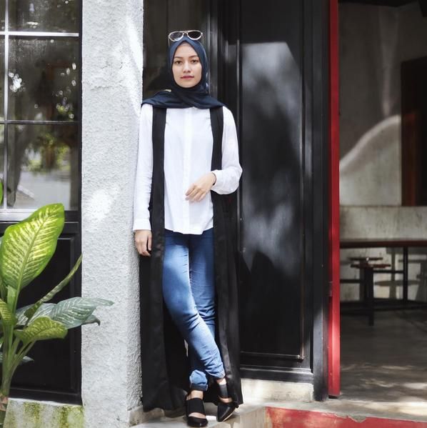 Tips Padu Padan Kemeja Putih Dengan Hijab Ala Hijabers Populer