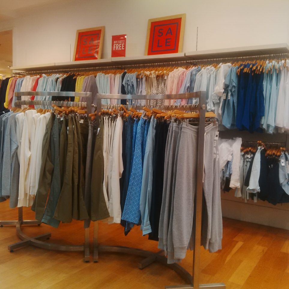 GAP Diskon Hingga 60% di Pondok Indah Mall