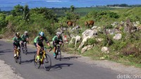 Peserta GFNY Indonesia mulai mengayuh sepeda dari pukul 06.00 WITA. Sebagian peserta menempuh jarak 80 kilometer dan pada nomor kompetititf pada jarak 180 kilometer.