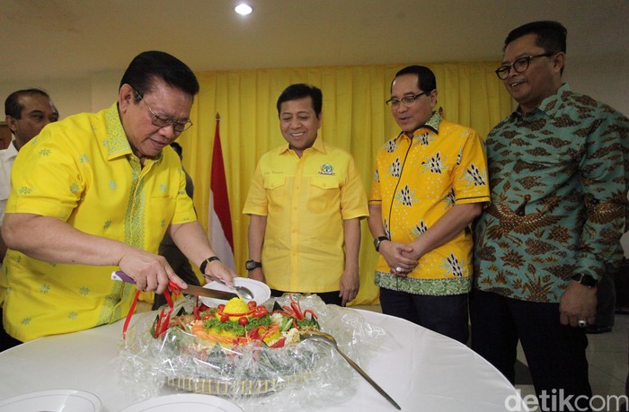 Novanto Buka Pintu Golkar untuk Ruhut Sitompul