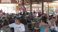 Karena akhir pekan, suasana cukup penuh. Restoran ini memanjang ke belakang. Di sana ada ruang makan yang lebih luas lagi (Fitraya/detikTravel)