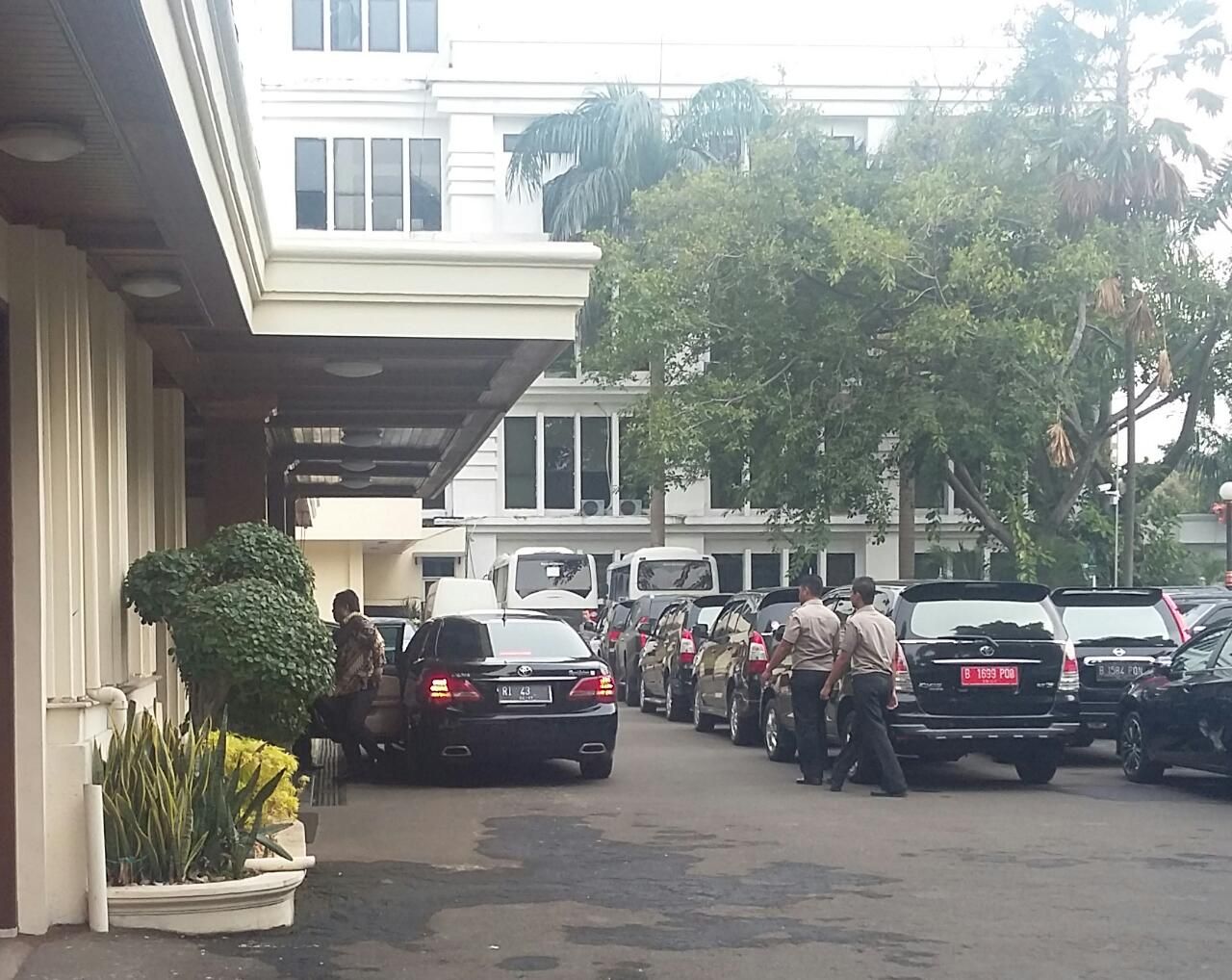 Kepala Bappenas Bambang Brojonegoro tiba di kantor Kemenko Polhukam (Yudhistira AS/detikcom)