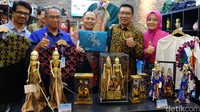 Little Bandung Store akhirnya dibuka di Paradigm Mal Petaling Jaya, Malaysia, Selasa (4/10/2016) malam. Pembukaan dihadiri langsung oleh Wali Kota Bandung Ridwan Kamil dan Datok Bandar Petaling Jaya Tuan Muhamad Azizi Bin Muhamad Zain.