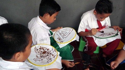 Ketika Siswa SD Belajar Membatik