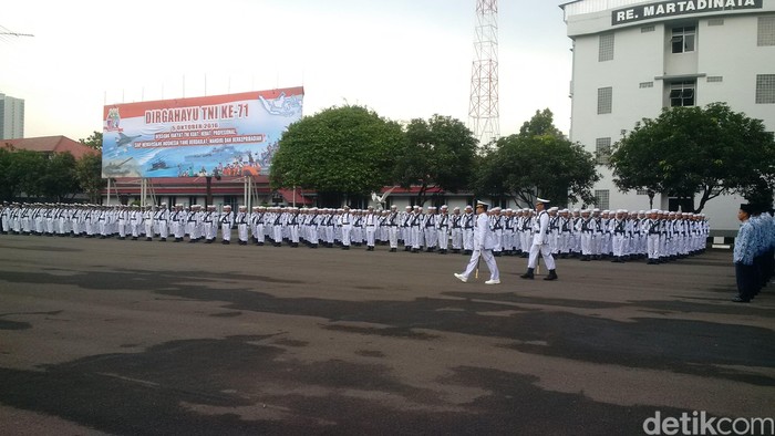 HUT ke-71 TNI, KSAL Pimpin Upacara Sederhana di Markas Koarmabar