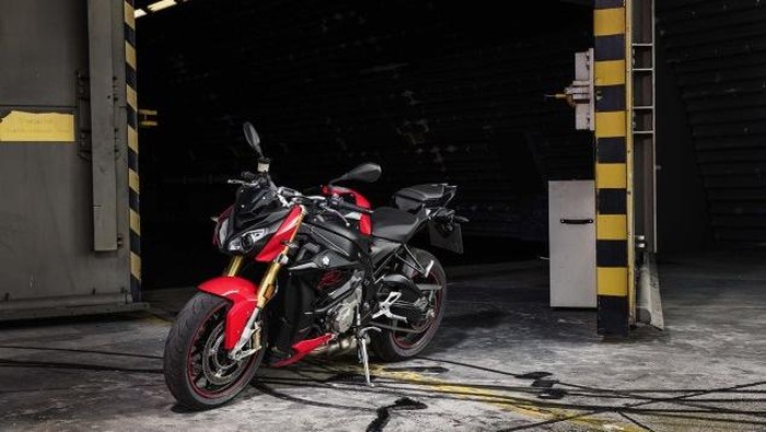 BMW Rilis S1000R Versi Penyegaran