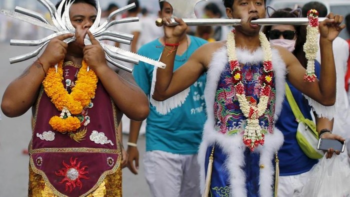 Berani Lihat Festival Debus Thailand?