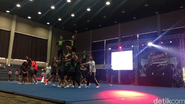 Mengintip Sesi Latihan Cheerleading