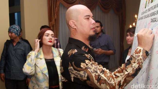 Senjata Ahmad Dhani Lawan Pro Jokowi: Sebut Video Palsu dan Laporkan Balik