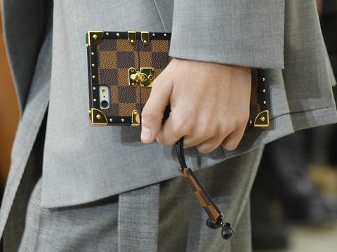 Dirilis Pertamakali, iPhone Case Louis Vuitton Menarik Atensi di Paris