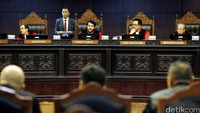Sebelumnya masa cuti kampanye hanya 2 minggu saja. Tetapi kali ini diperpanjang agar masyarakat bisa lebih tahu visi misi yang disampaikan para calon.