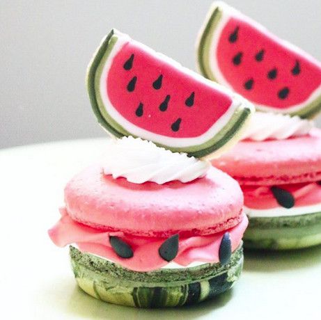 ￼ Wah, Cantiknya Macaron Bentuk Alpukat dan Semangka Ini!