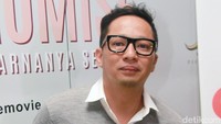 Ia tampak bergaya smart casual di malam tersebut. Pool/Gus Mun/detikFoto.
