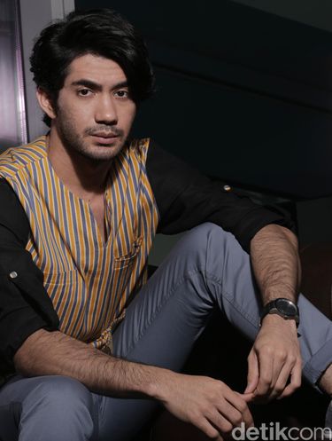 Reza Rahadian.