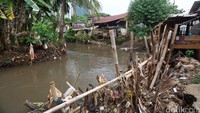 Nantinya, Kali Krukut akan memiliki lebar 20 meter dan disepanjang kali akan dibuatkan jalan inspeksi digaris sempadan kali (GSK) dengan trase 7,5 meter.