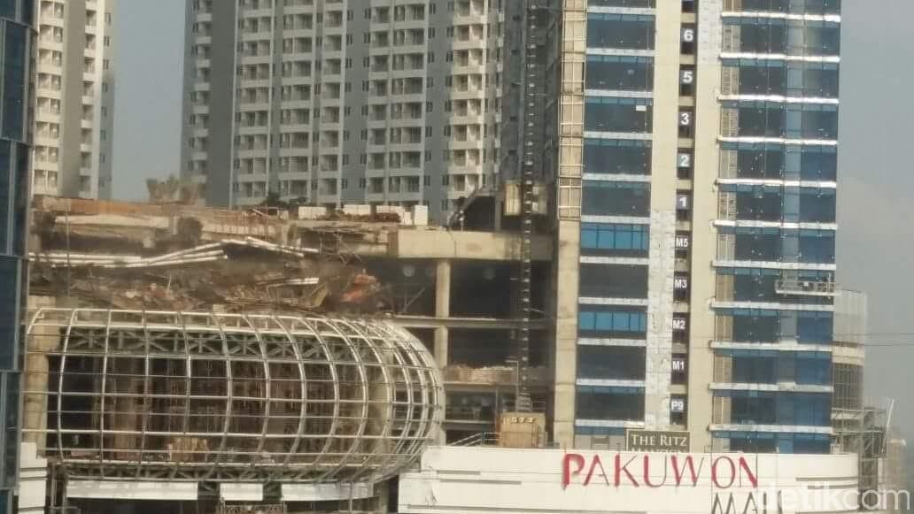 Bangunan Pakuwon Mall roboh
