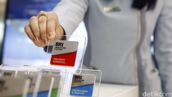 14. Akses Perbankan: Survei internet 2017 yang dilakukan oleh APJII memaparkan perilaku pengguna internet Indonesia dan aktivitas paling bontot mereka mengakses perbankan dengan persentase 7,39%. Foto: Rachman Haryanto