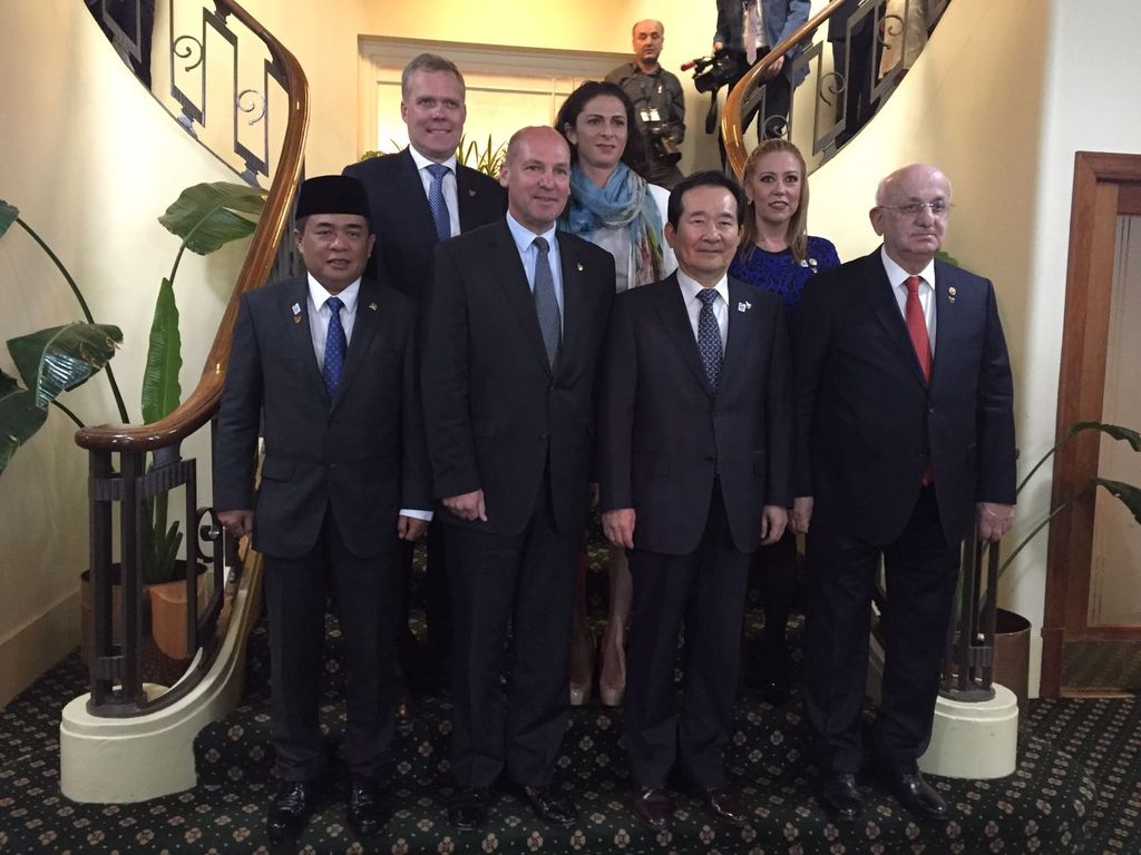 Dari kiri ke kanan: Ketua DPR RI Ade Komarudin, Speakers of the House of Representatives Australia Tony Smith, Presiden Senat Australia Stephen Perry, Senator Republik Meksiko Ana Gabriela Guevara, Speaker of the National Assembly Korea Selatan Sye Kyun Chung, dan Speaker of the Grans National Assembly Turki Ismail Kahraman (Foto: Dok Ketua DPR)
