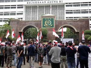 Jaksa Agung Diberi Parsel Lebaran 10 Gugatan Kasus Mangkrak