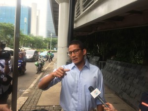 Bukan Cuma Trotoar, Sandiaga Uno Sedih Lihat Kondisi JPO Patra Kuningan
