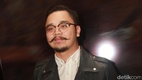 Derby juga tampil dalam gaya yang sama. Gus Mun/detikHOT