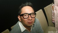 Awalnya ia masih kalem kala berpose. Pool/Gus Mun/detikFoto.