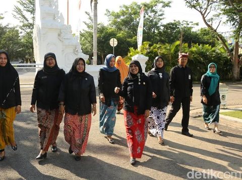  Pakaian  Adat  Using Resmi Jadi Seragam Dinas PNS Banyuwangi 