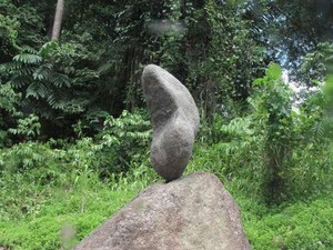 Sungai dengan Batu-batu Misterius di Sungai Nimanga