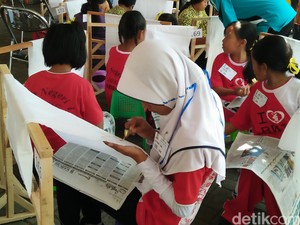 Begini Aksi Siswa SD di Banyuwangi Mencanting Batik