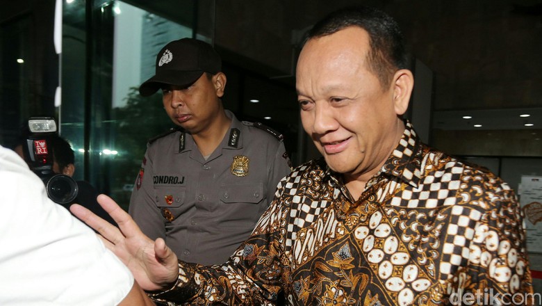 Nurhadi Diperiksa KPK Mantan Sekretaris Mahkamah Agung (MA) Nurhadi diperiksa KPK, Kamis (6/10/2016). Nurhadi diperiksa KPK selama 8 jam.