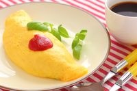 Makan Siang Pakai Omurice yang Lembut Gurih di 5 Tempat Ini, Yuk!